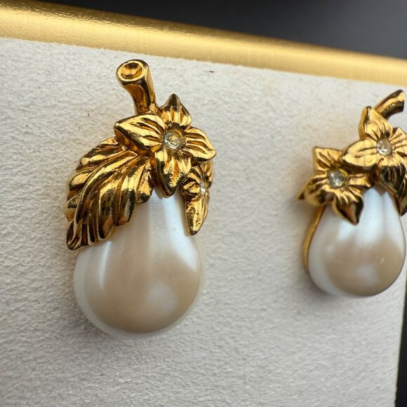 Vintage Avon Gold-Tone Faux Pearl & Flower Earrings With Rhinestone Accents Eleg - Picture 2 of 8